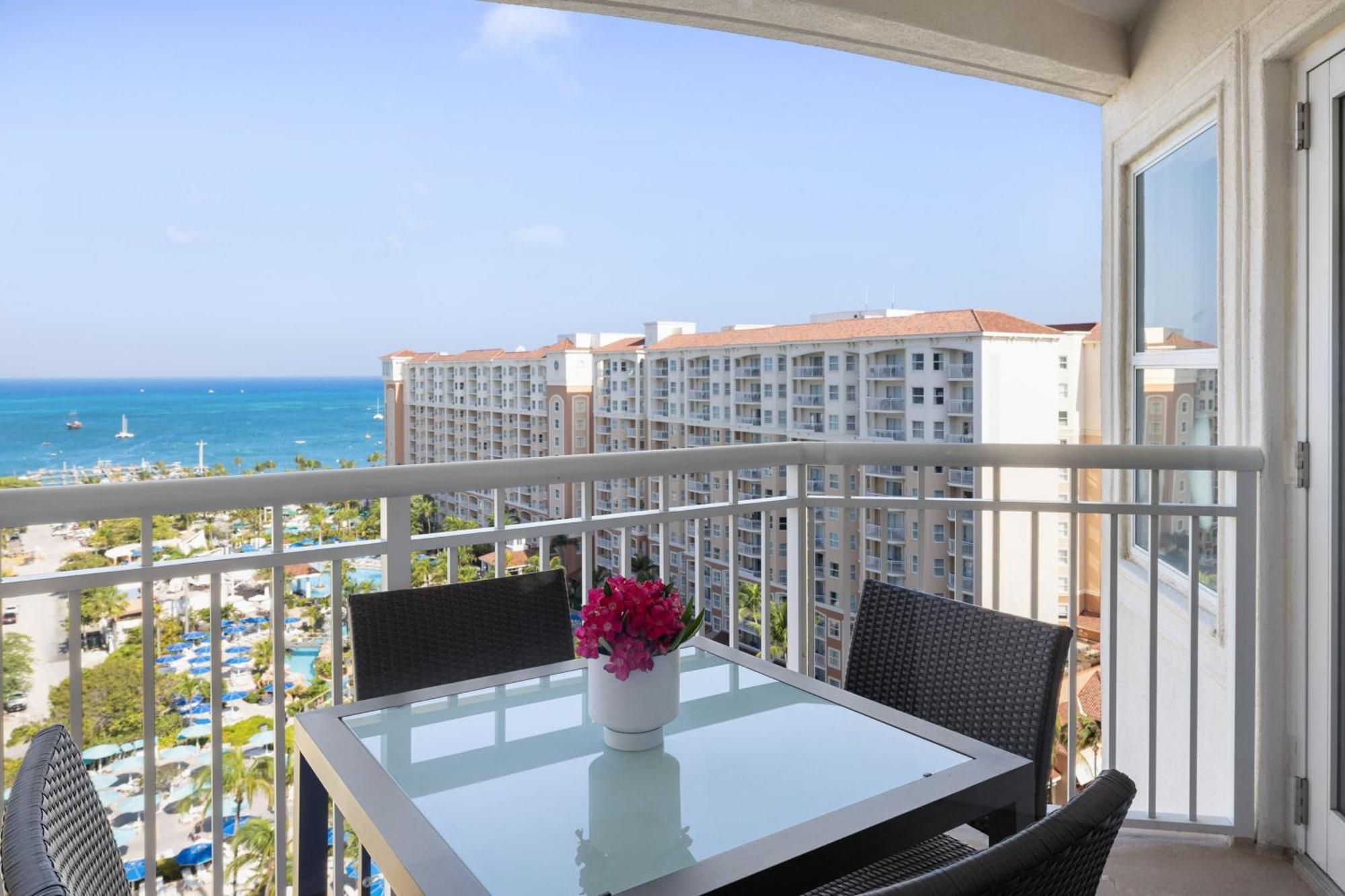 Marriott's Aruba Surf Club Hotell Palm Beach Exteriör bild